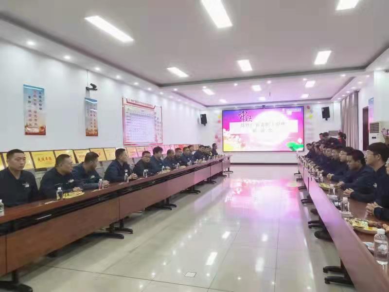 9月21日，煉鐵廠黨委舉行“緣聚煉鐵 情滿中秋 ”新老職工聯(lián)歡會2